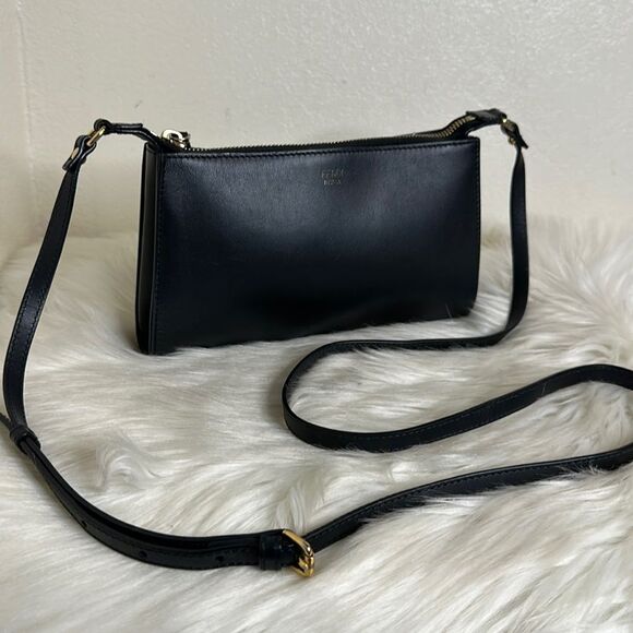 💯Authentic Fendi Leather Crossbody Bag🍀 - Picture 1 of 17